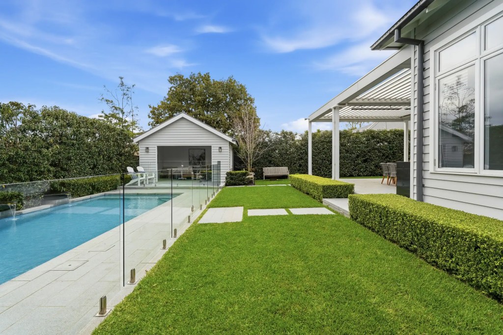 Pool and formal landscape architecture in Surrey Hills